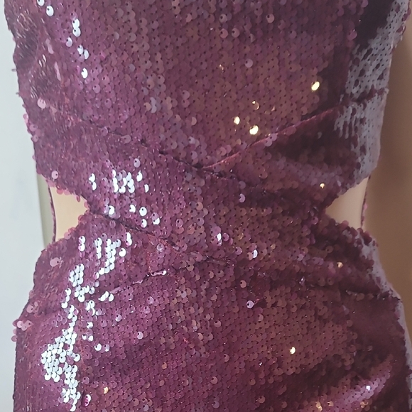 Red Sequin Halter Bodycon Dress for Cocktail Events - Picture 11 of 16